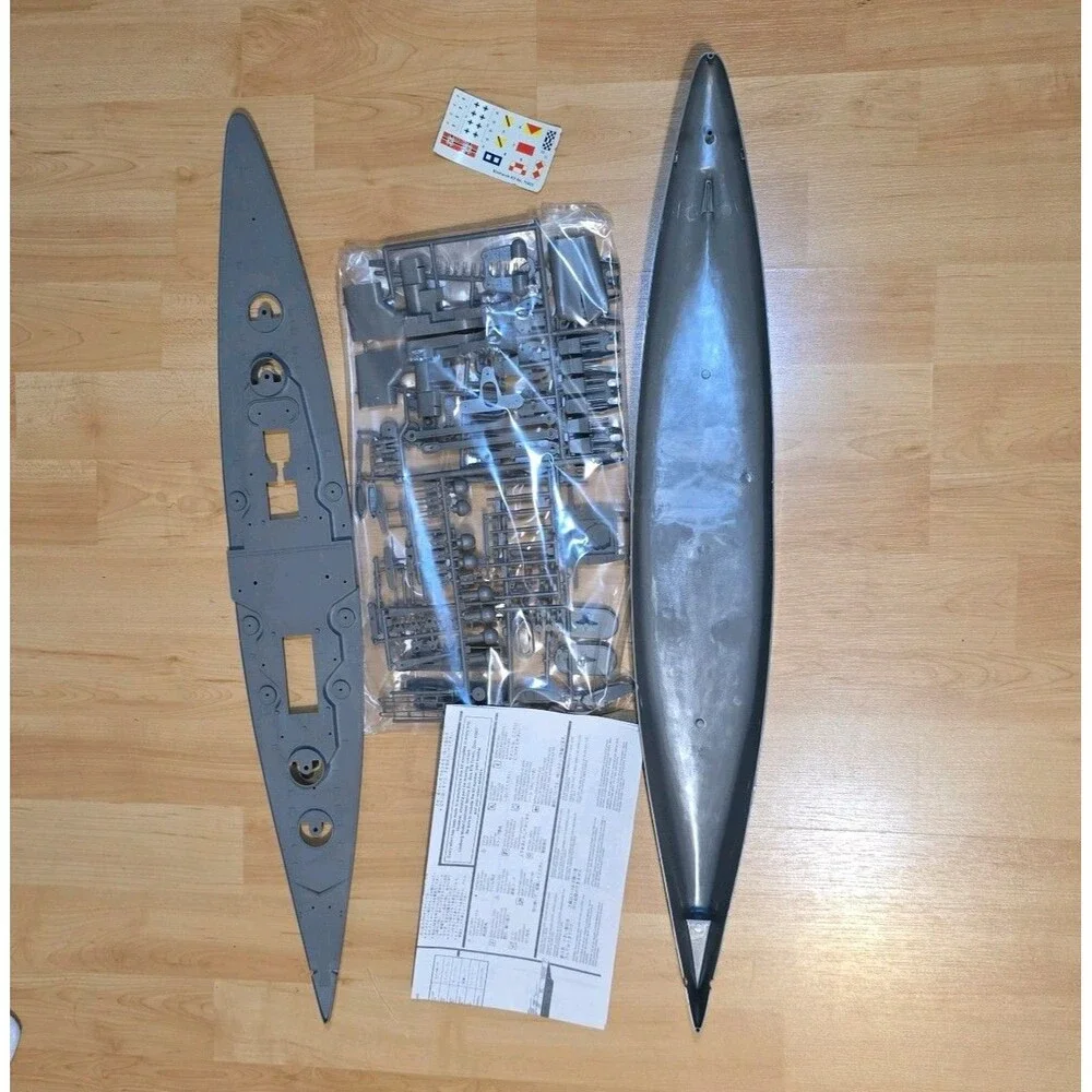 Lindberg Bismarck WW 2 German Battleship Kit # 70825 Open Box Sealed Bag